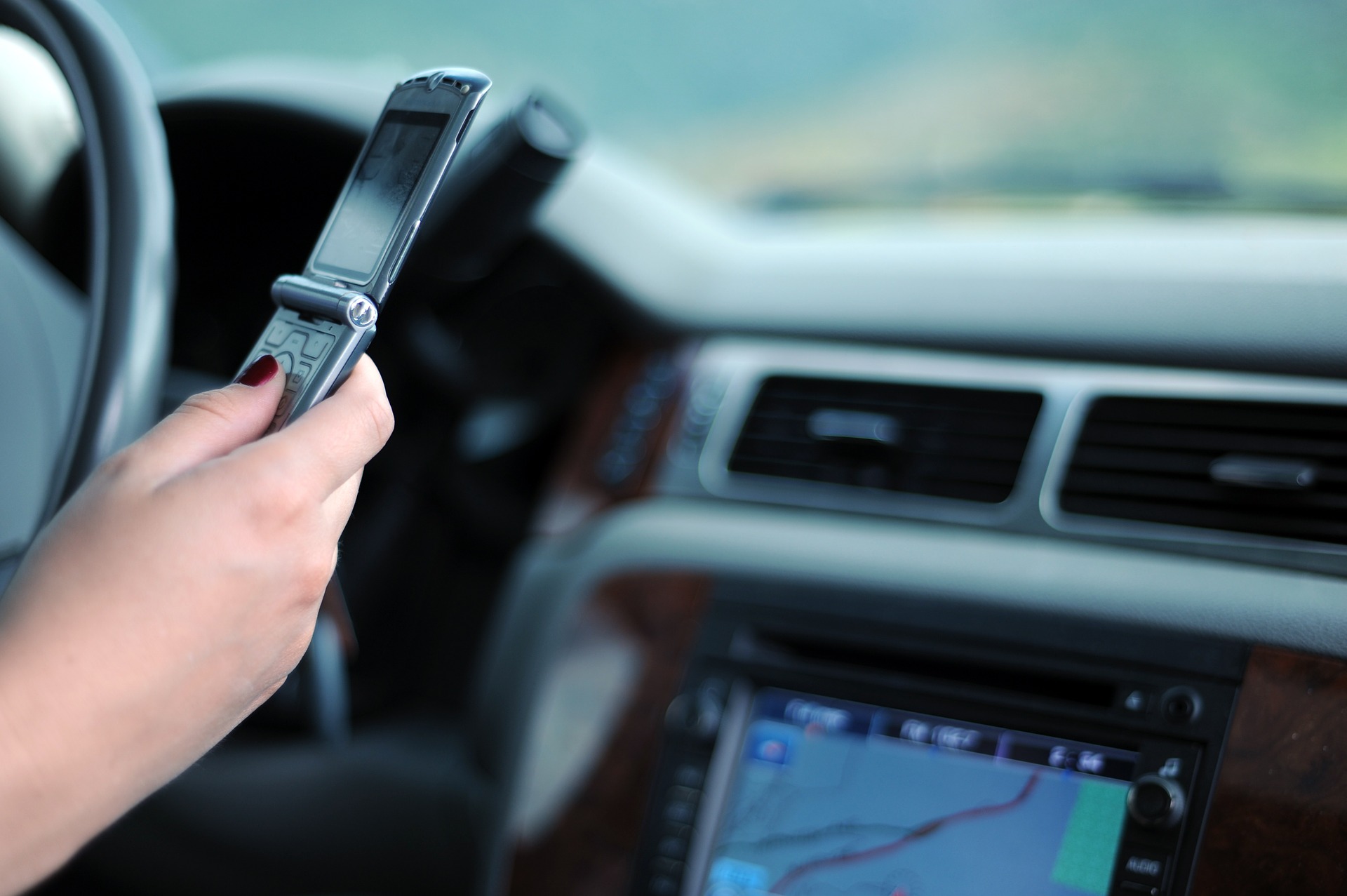 Car driver texting and driving - Premier Law group Personal Injury Attorney