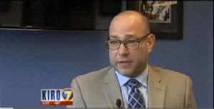 El abogado experto en accidentes automovilísticos Jason Epstein entrevistado por Kiro 7 News en Seattle