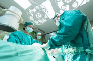 Médicos en Seattle operan una pelvis rota